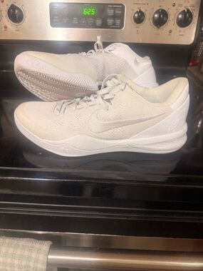 Kobe 8 Protro “halo triple white”